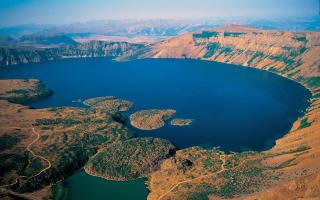Nemrut Krater Gölü ve Ahlat Selçuklu Mezarlıkları Turu
